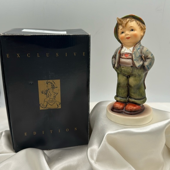 Hummel Other - M I Hummel Goebel Figurine "Hello World" Exclusive Edison